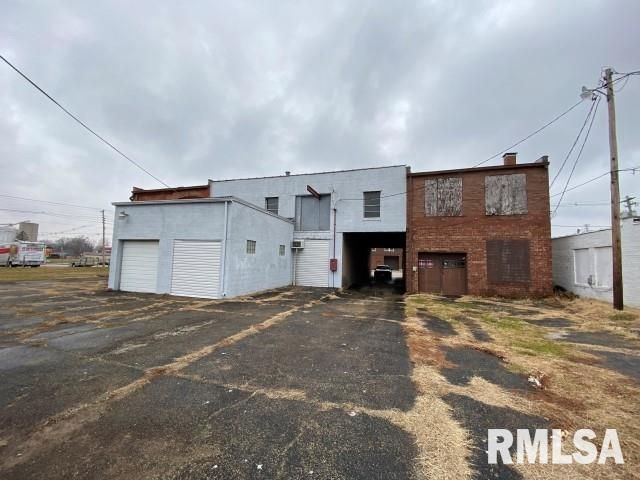 154 W Main St, Galesburg, IL 61401